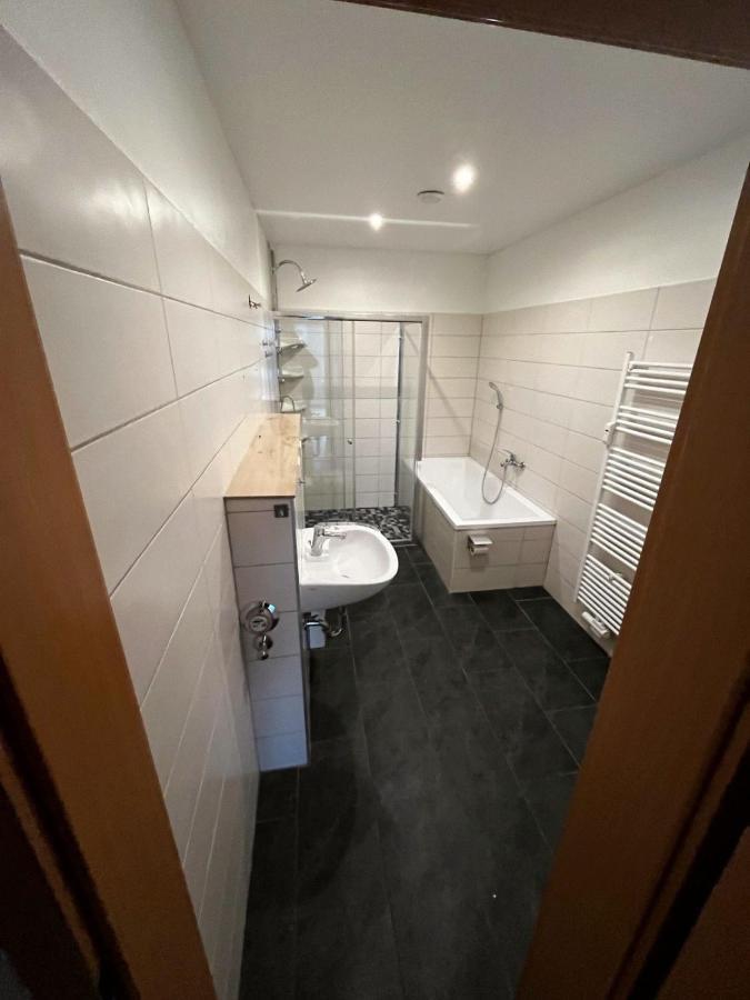 Apartment Fuer Bis Zu 7 Personen Mit Balkon Halberstadt Exterior foto